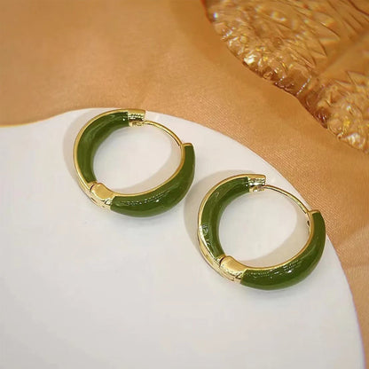 Elegant and fashionable hoop earrings